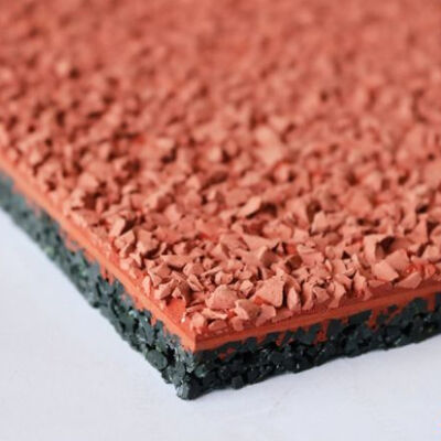 WA Sertifikasi Broadcast Sandwich Athletic Running Track EPDM SBR Rubber Athletic Track Instalasi